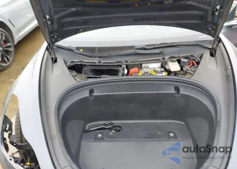 2020 Tesla Model 3 Standard Range Plus/Standard Range Rear-Wheel Drive z USA, uszkodzony, nr VIN 5YJ3E1EA9LF598858